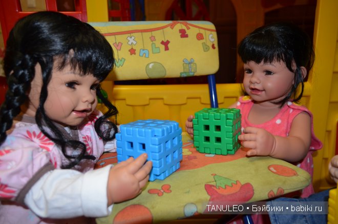 Сестрички близняшки Adora Doll (фото 10)