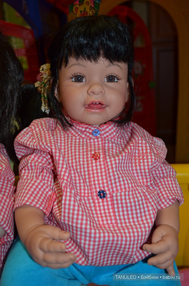 Сестрички близняшки Adora Doll