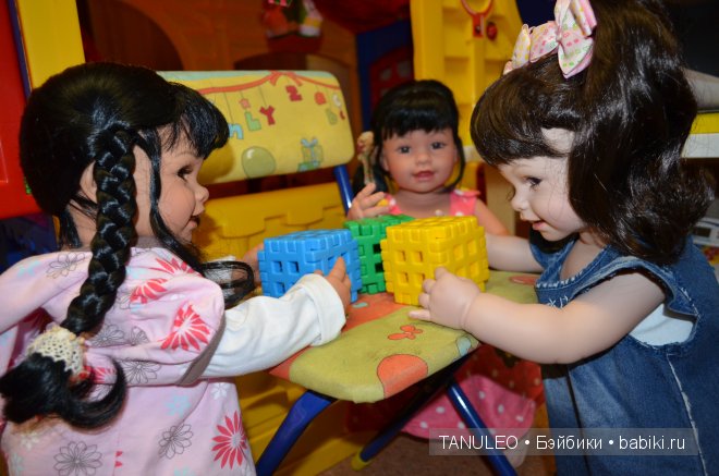 Сестрички близняшки Adora Doll (фото 9)