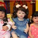 Сестрички близняшки Adora Doll