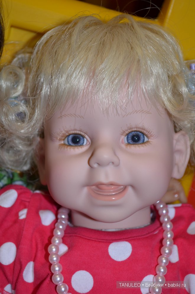 Девочка позитивчик Adora Doll