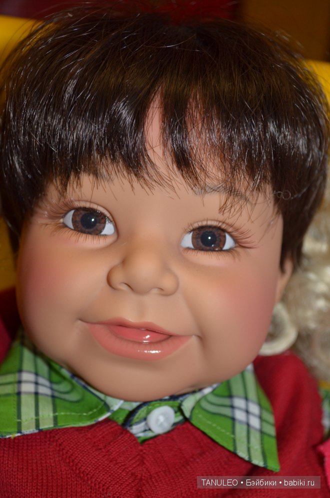 Девочка позитивчик Adora Doll