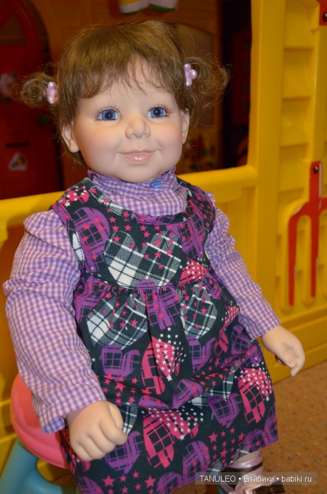 Девочка позитивчик Adora Doll