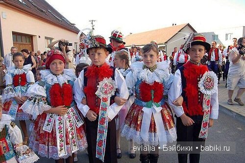Panenka Малинка (LIDOVÁ TVORBA) - куколка в чешском традиционном костюме