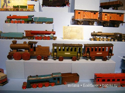 "Другое детство". Выставка игрушек 1920х - 1950х гг. из коллекции Сергея Романова. Москва. Музей Коломенское