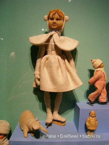 "Другое детство". Выставка игрушек 1920х - 1950х гг. из коллекции Сергея Романова. Москва. Музей Коломенское