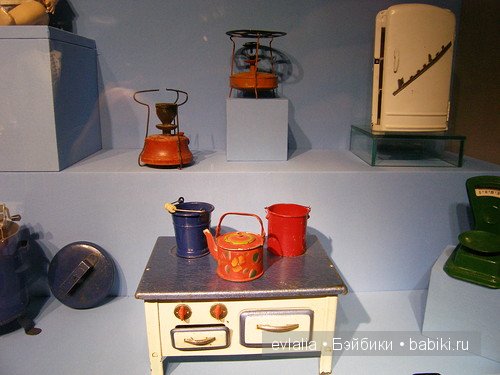 "Другое детство". Выставка игрушек 1920х - 1950х гг. из коллекции Сергея Романова. Москва. Музей Коломенское