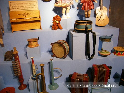 "Другое детство". Выставка игрушек 1920х - 1950х гг. из коллекции Сергея Романова. Москва. Музей Коломенское