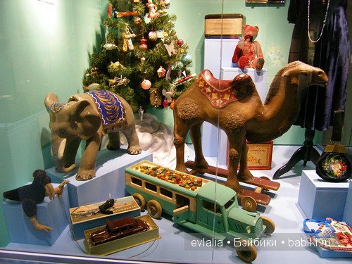 "Другое детство". Выставка игрушек 1920х - 1950х гг. из коллекции Сергея Романова. Москва. Музей Коломенское