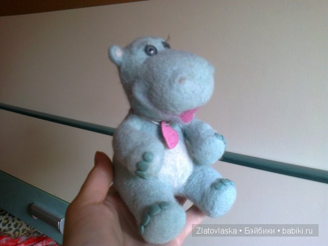 А это моя последняя (пока) маленькая модница-бегемотиха.