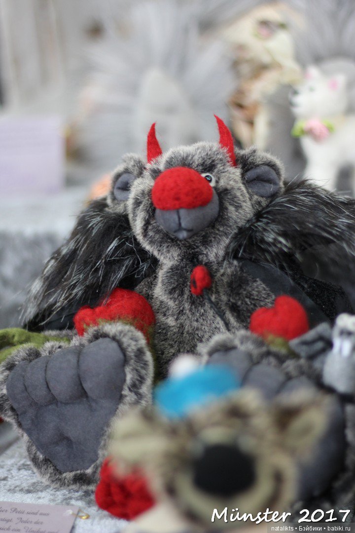 Вторая часть . Мишки и другие" плюшики" Teddy Bär Total 2017