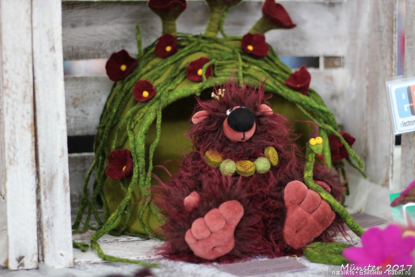 Вторая часть . Мишки и другие" плюшики" Teddy Bär Total 2017