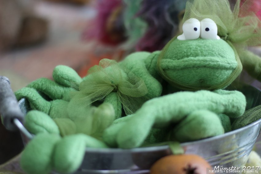 Вторая часть . Мишки и другие" плюшики" Teddy Bär Total 2017