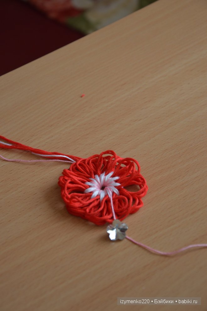 Оооочень полезная штучка. Изготовление цветов из ниток