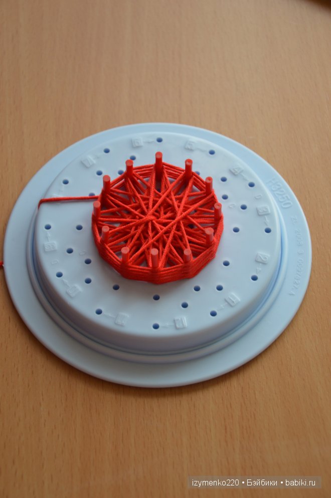 Оооочень полезная штучка. Изготовление цветов из ниток (фото 3)