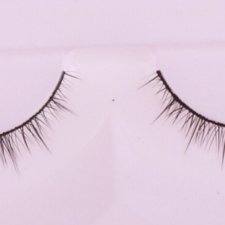 Как подрезать ресницы?