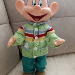 Крупный весёлый гном