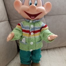 Крупный весёлый гном