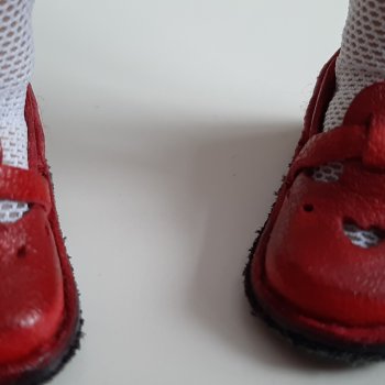 Балерина. Но это неточно или девочка на шаре, ну почти