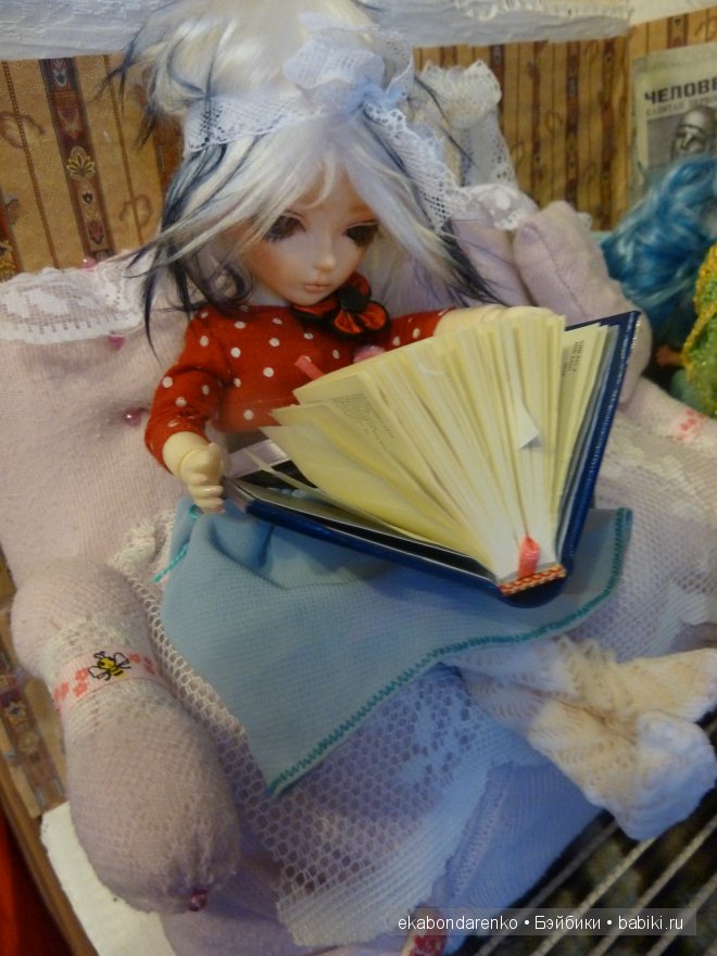 Диван для кукол из колготок