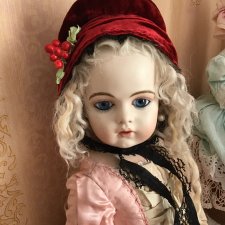 Тайны и ягоды любят все. Мой новый бонет "Остролист"