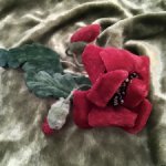 Старинная бутоньерка , бархатный цветок мака .