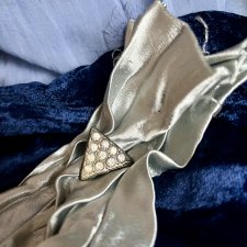 Очень миниатюрная антикварная брошь для кукольных малюток , Франция , Начало 20-го века