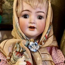 Старинный шелковый платочек с розами , для рукоделия . брошечка в подарок !