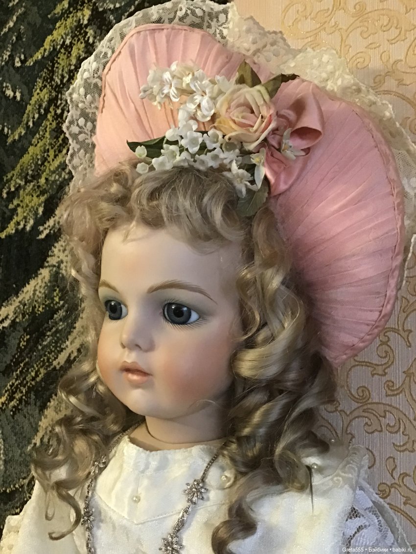 Моя новая работа - Бонет « Розовая примула , танцующая в облаках «