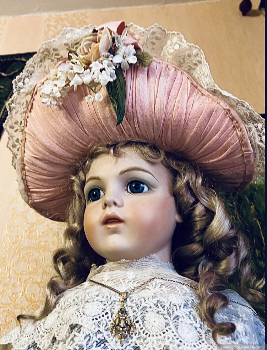 Моя новая работа - Бонет « Розовая примула , танцующая в облаках «