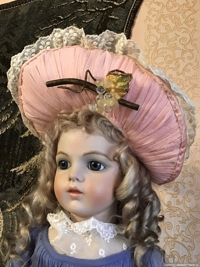 Моя новая работа - Бонет « Розовая примула , танцующая в облаках «