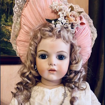 Моя новая работа - Бонет « Розовая примула , танцующая в облаках «