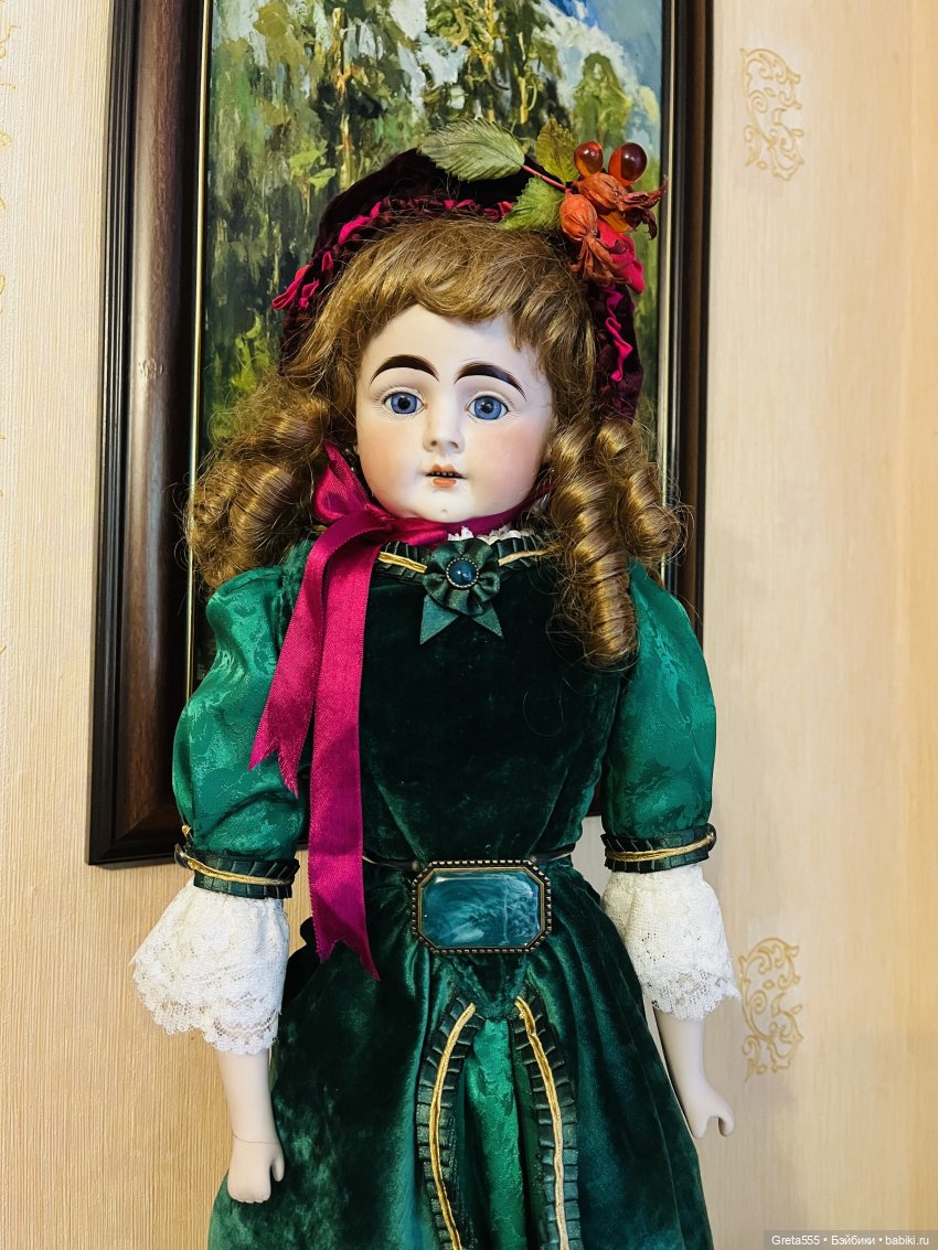 Миниатюрный Бонетик с искристой веточкой люцита - мой ответ на супер- холод этой зимы