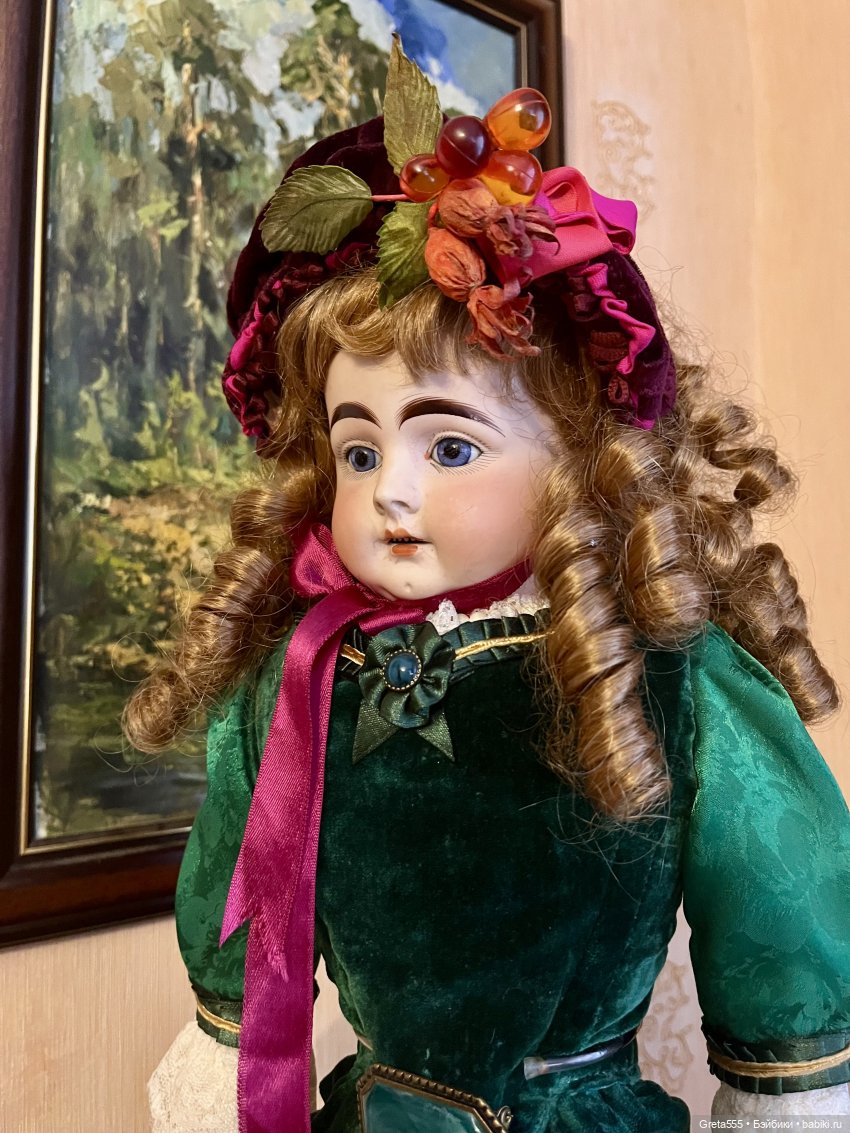 Миниатюрный Бонетик с искристой веточкой люцита - мой ответ на супер- холод этой зимы