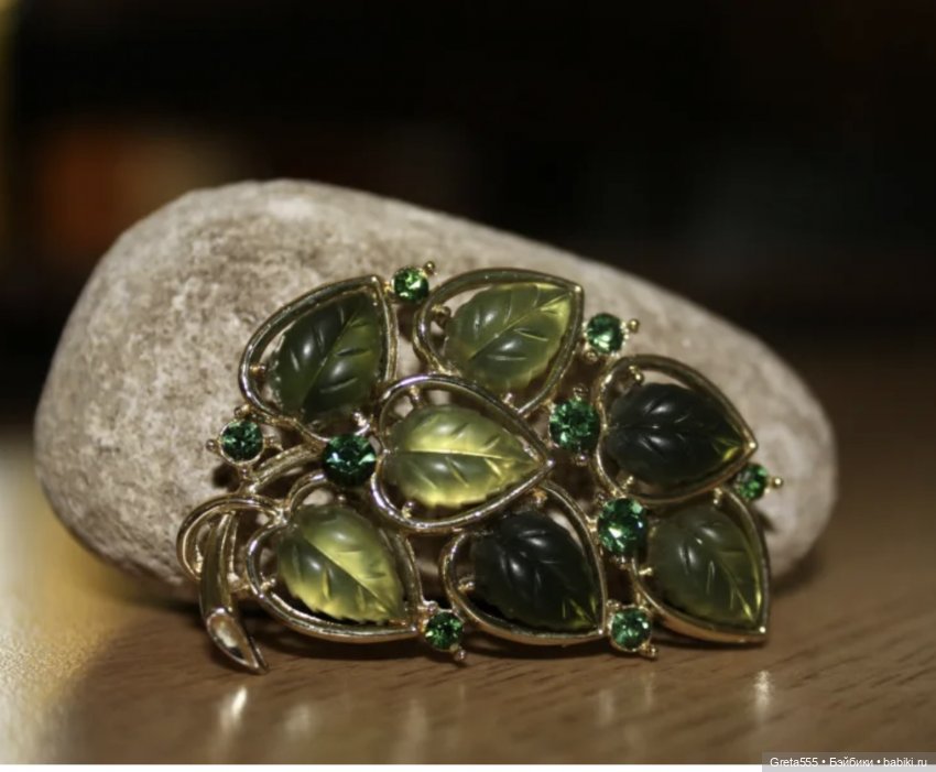 Миниатюрный Бонетик с искристой веточкой люцита - мой ответ на супер- холод этой зимы