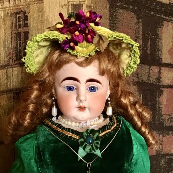 В преддверии весны : мой новый бонет в волшебном , обновляющем цвете « Шартрез «.