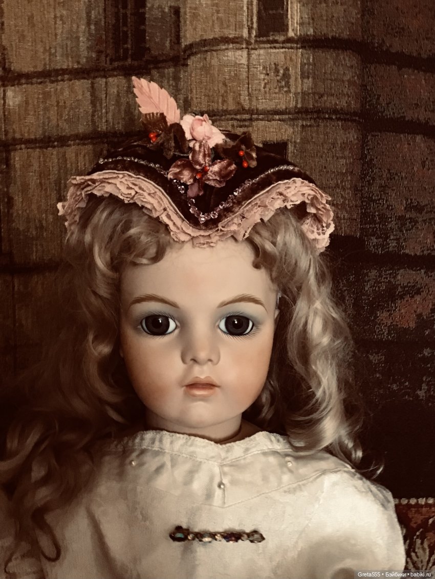 Моя новая работа , по выкройке « Мария Стюарт» , в мягких коричнево- розовых тонах