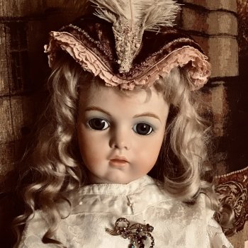 Моя новая работа , по выкройке « Мария Стюарт» , в мягких коричнево- розовых тонах