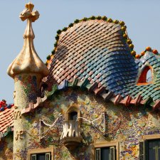 Сказочный домик  конфетной страны или гениальное творение Гауди