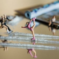 Много профессий и жизненный случаев в маленьких фигурках