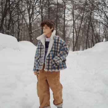 И снова фотосессия по колено в снегу. Чимин.