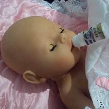 Как быстро уложить спать малыша, потерявшего соску с магнитиком (или: бутылочка - своими руками из подручных средств)