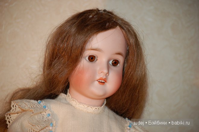 Антикварная кукла Queen Louse