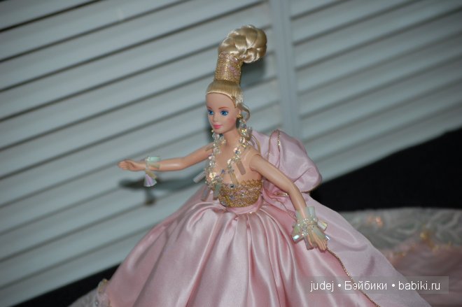 Выставка коллекционных Барби в нарядах от известных кутюрье. Из коллекции кукол Яны Мирной. Брянск, 2014