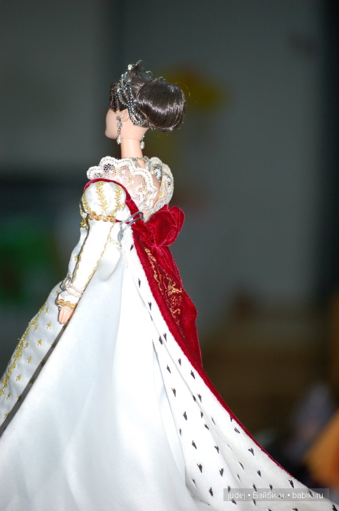 Выставка коллекционных Барби в нарядах от известных кутюрье. Из коллекции кукол Яны Мирной. Брянск, 2014