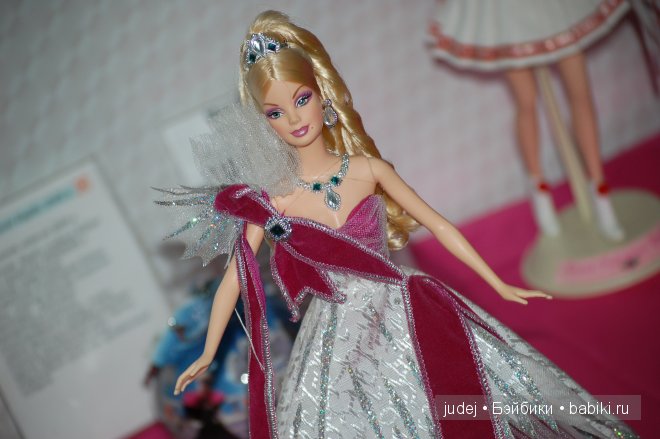 Выставка коллекционных Барби в нарядах от известных кутюрье. Из коллекции кукол Яны Мирной. Брянск, 2014