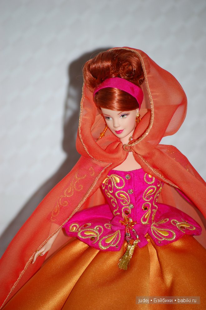 Выставка коллекционных Барби в нарядах от известных кутюрье. Из коллекции кукол Яны Мирной. Брянск, 2014