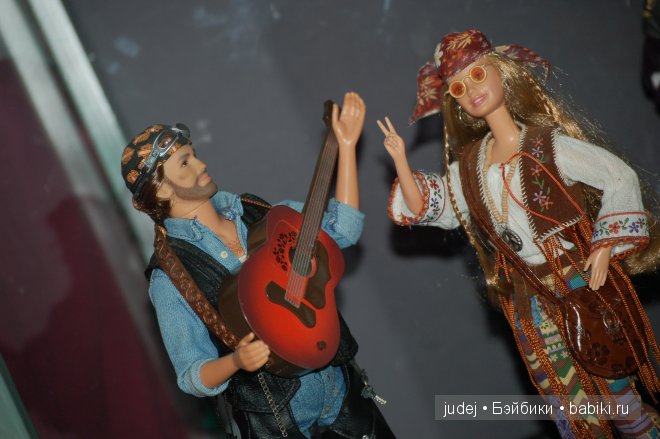 Выставка коллекционных Барби в нарядах от известных кутюрье. Из коллекции кукол Яны Мирной. Брянск, 2014