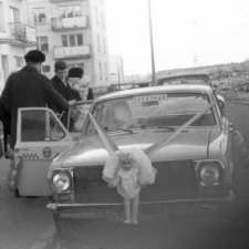 Свадебные советские куклы. Откуда в СССР пошла традиция дарить кукол на свадьбу и украшать ими  машину?