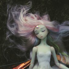 Снова 2 девочки, совершенно разные. Фея и японская школьница